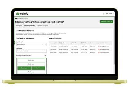 Eltern buchen einen Termin für den Elternsprechtag in edjufy auf einem Laptop